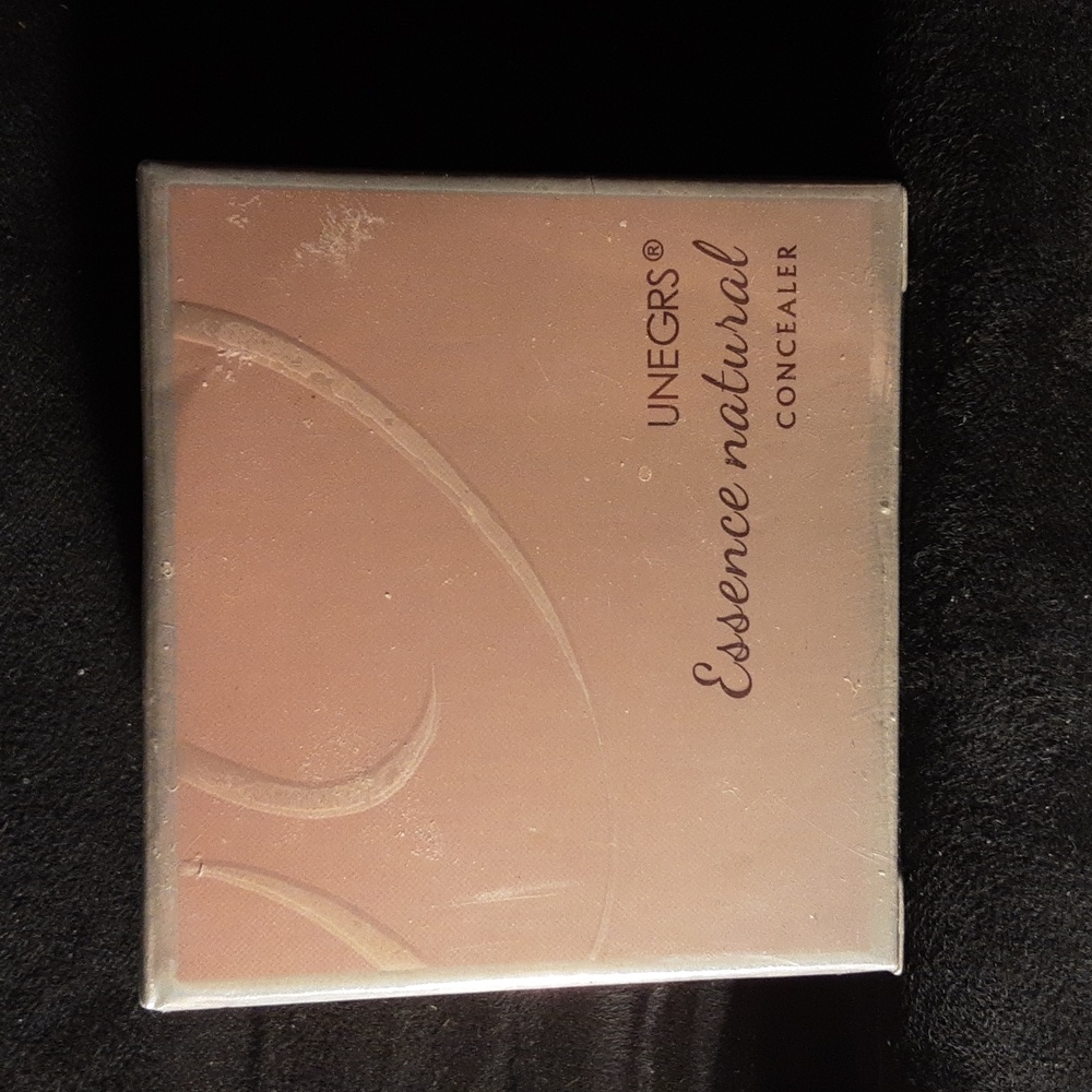 COPY - UNEGRS ESSENCE NATURAL CONCEALER